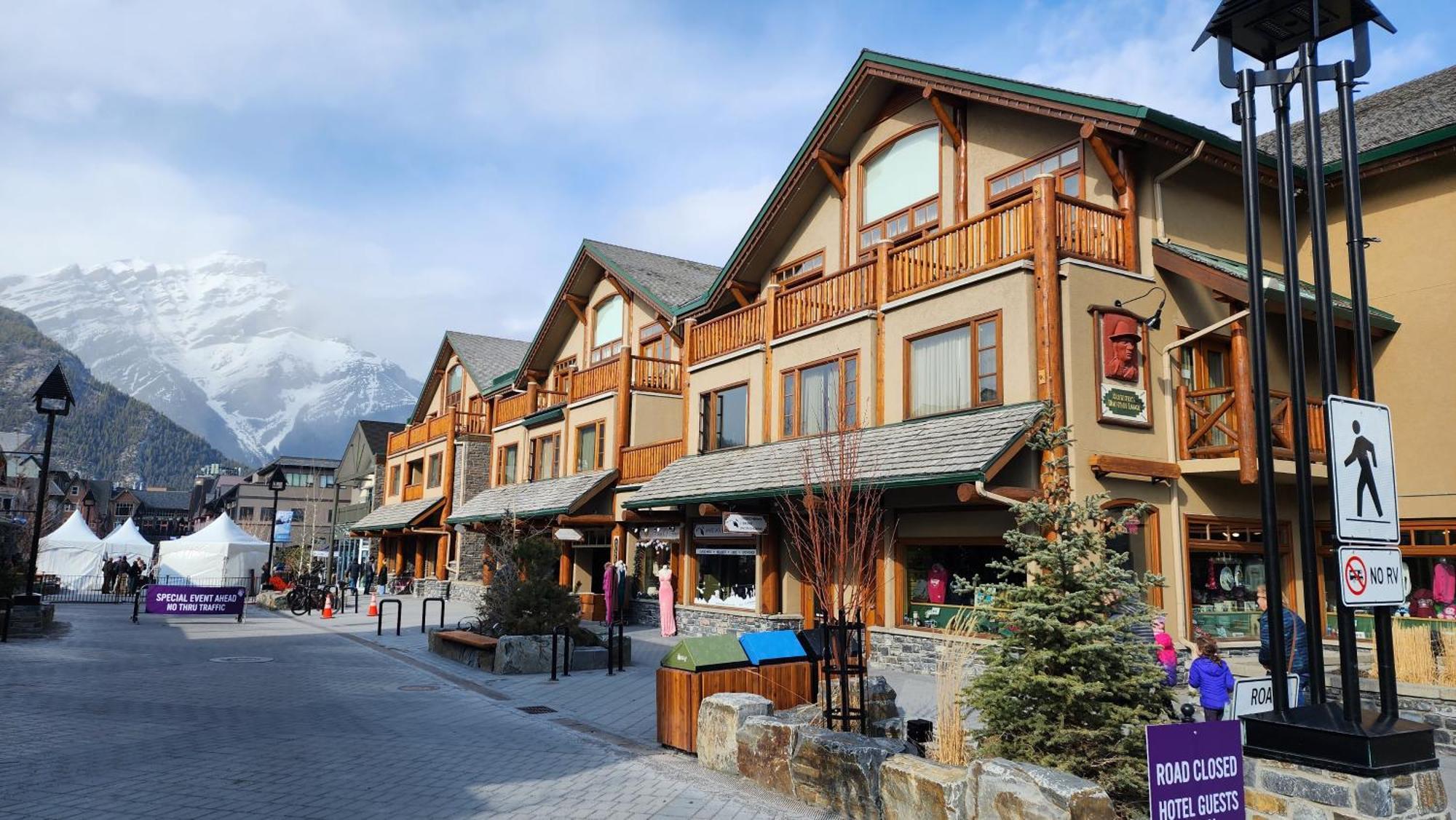 Brewster Mountain Lodge Banff Buitenkant foto